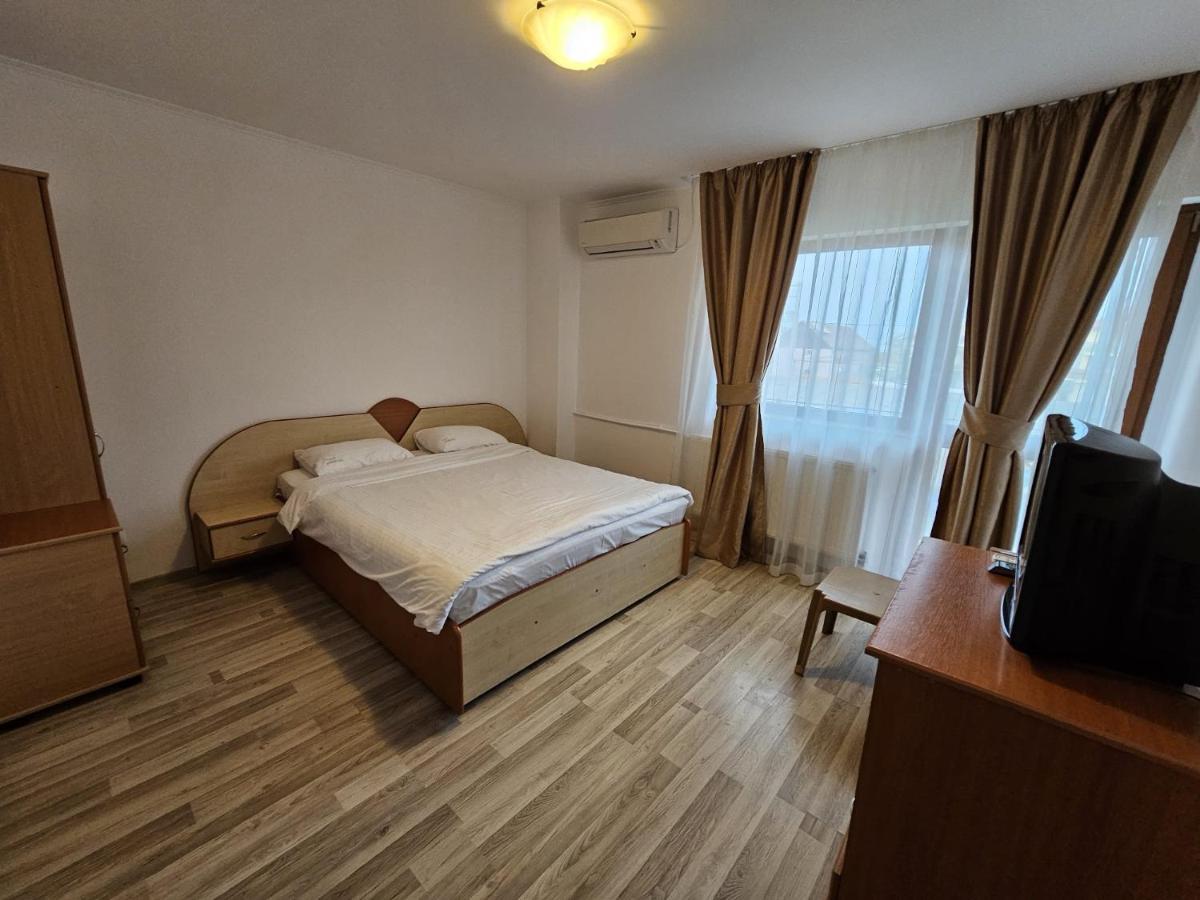 Hotel Casa Soarelui Două Mai Esterno foto