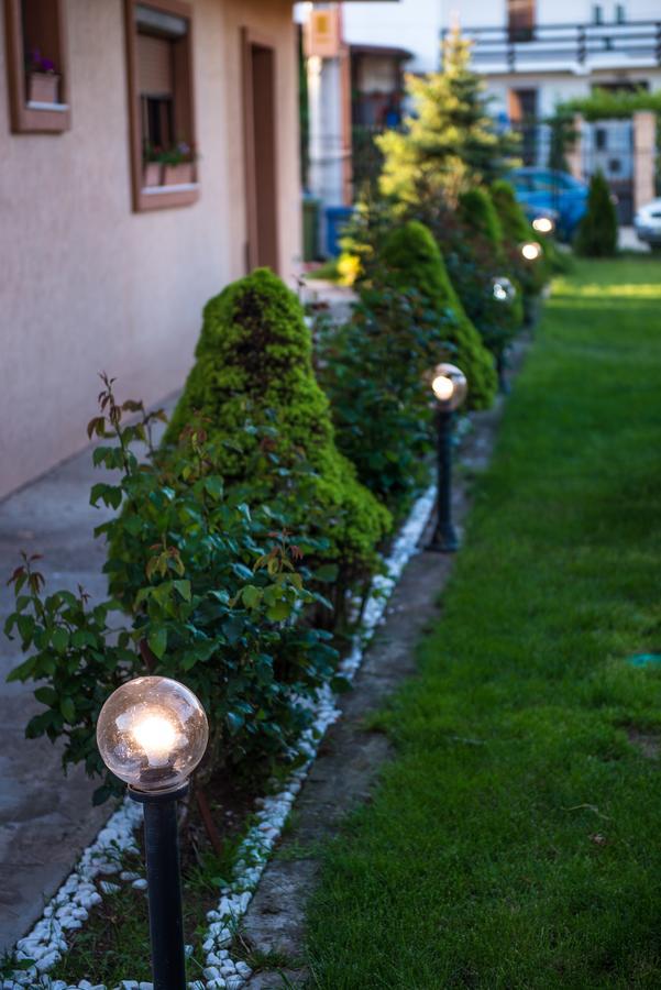 Hotel Casa Soarelui Două Mai Esterno foto